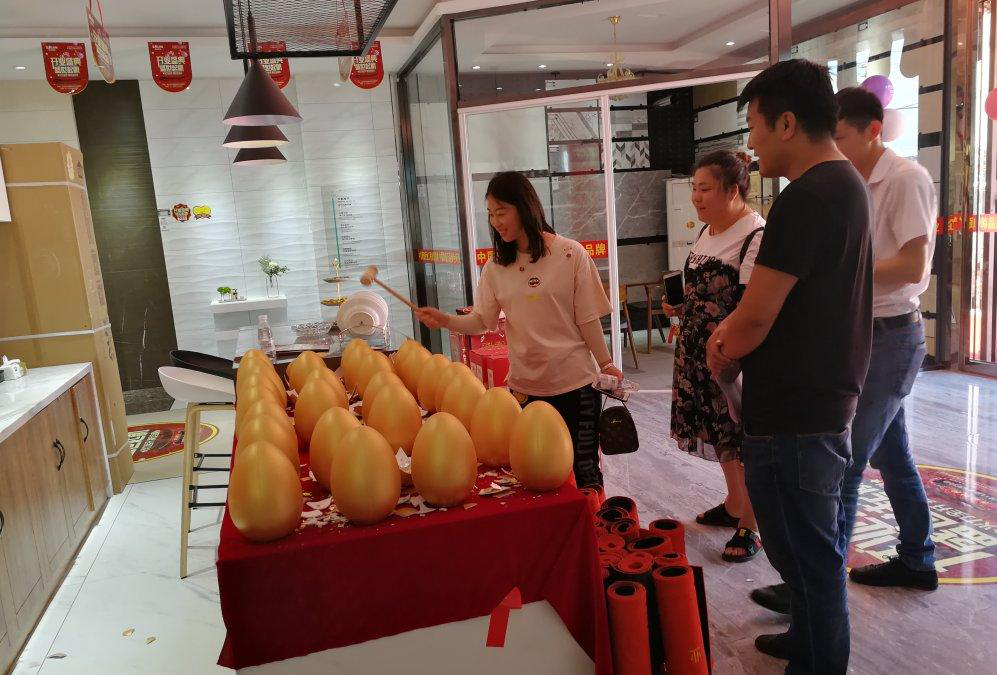 協進陶瓷大連專賣店砸金蛋
